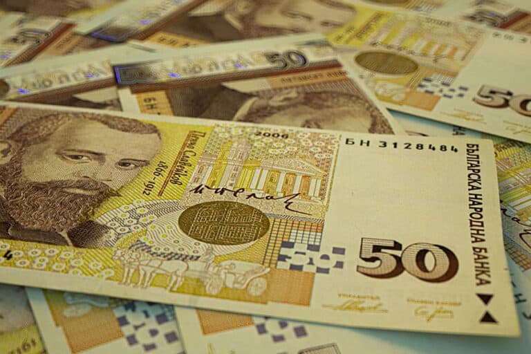 Средната брутна месечна работна заплата в област Пловдив за септември е 1 800 лева