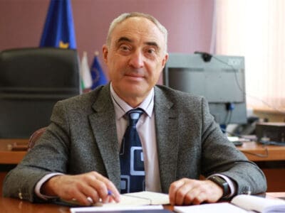 Областният управител Ангел Стоев ще инспектира поставянето на жилищните фургони в карловско