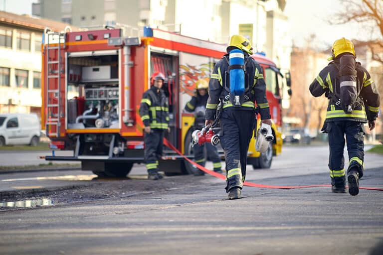 Два микробуса изгоряха вчера в пловдивския квартал Христо Смирненски