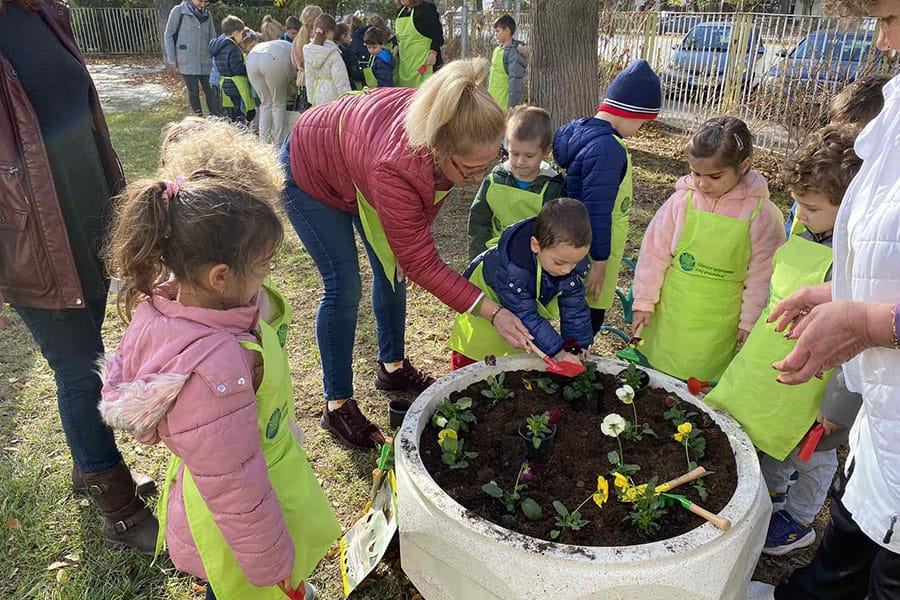 Над 400 деца от 7 детски градини в Пловдив садят цветя