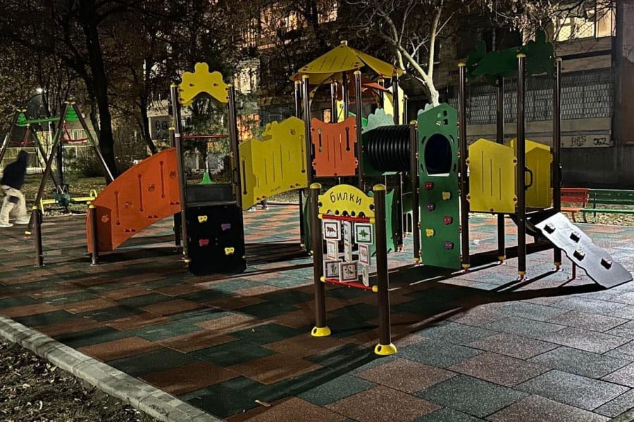 Нова детска площадка зарадва децата на район "Северен"