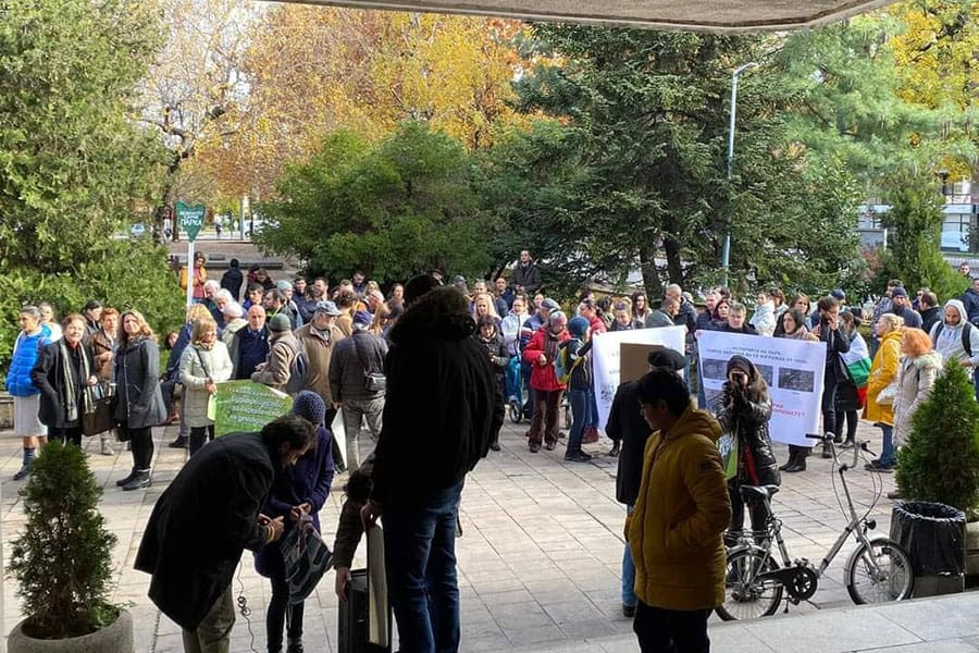 Пловдивчани излязоха на протест срещу застрояването на 81 дка до Гребната база