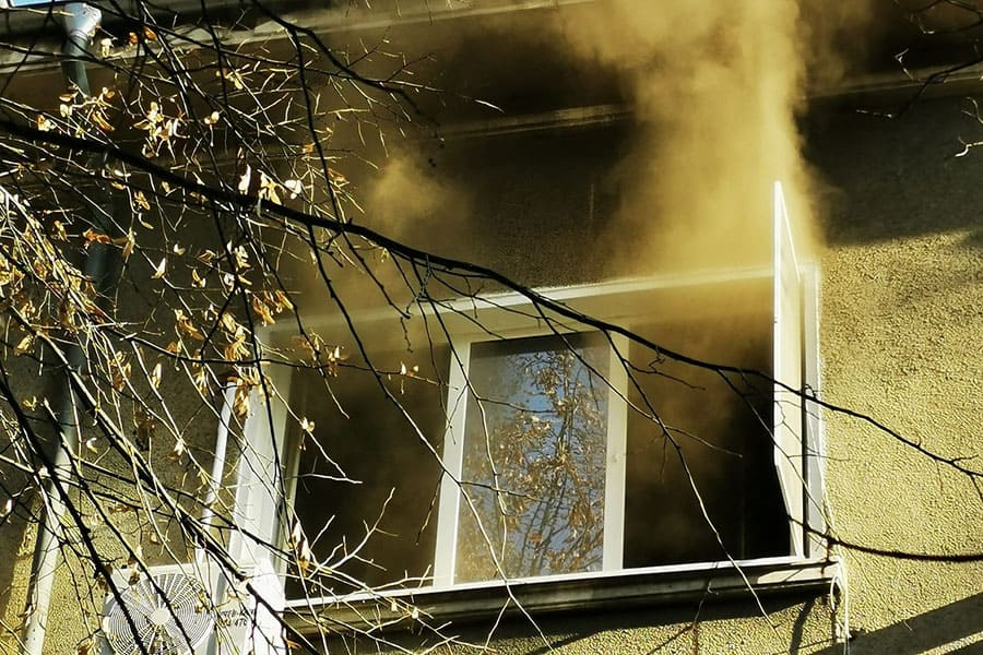 Късо съединение предизвика пожар в апартамент в Пловдив