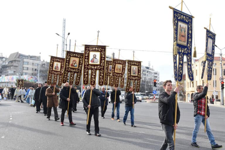 Промени в движението заради литийното шествие на Богоявление