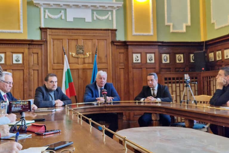 Кметът Здравко Димитров представи актуални теми за града на пресконференция