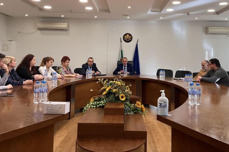 Областният управител Ангел Стоев проведе среща със съставите на 16 и 17 РИК за изборите