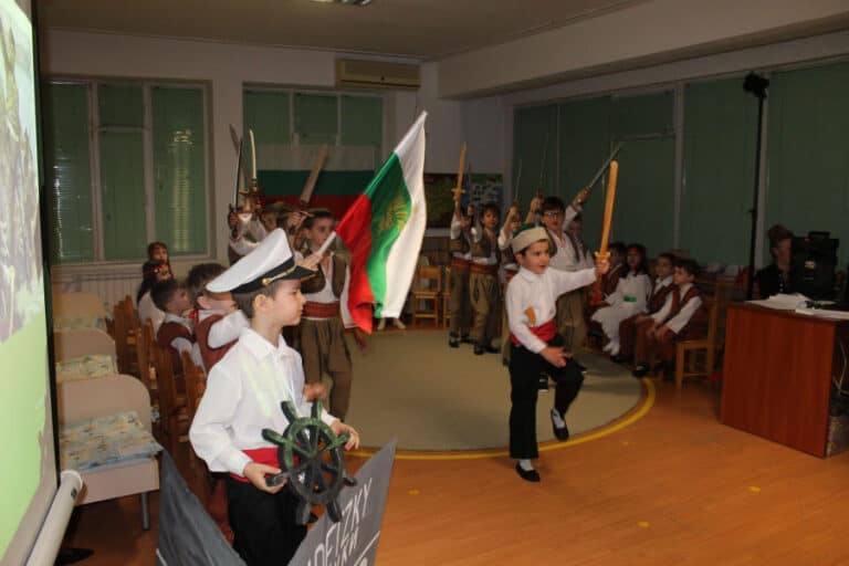 Деца от ДГ Марица отбелязаха националния празник 3-ти март с патриотично тържество