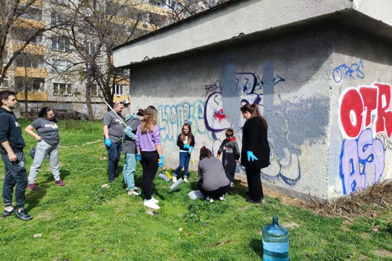 Ентусиастите от гражданската инициатива Браво, Пловдив! преобразиха междублоково пространство