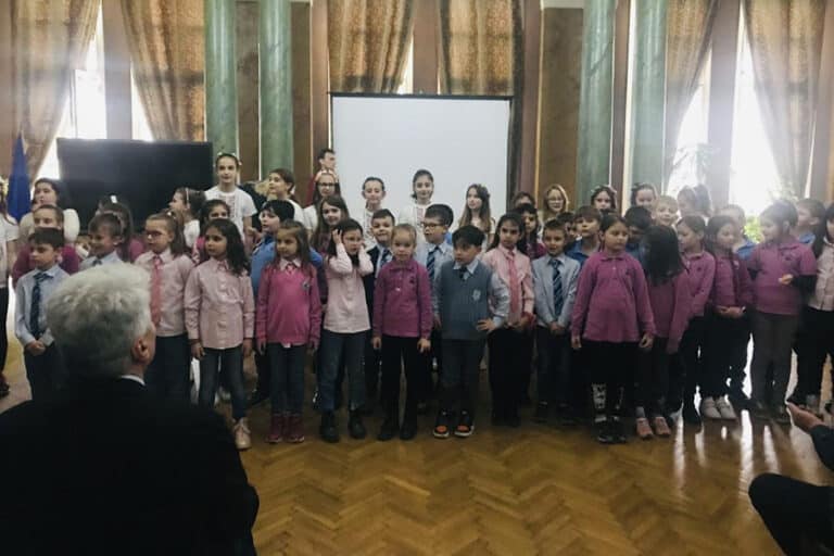 Учениците от ОУ Княз Александър I отбелязаха Националния празник на България с концерт