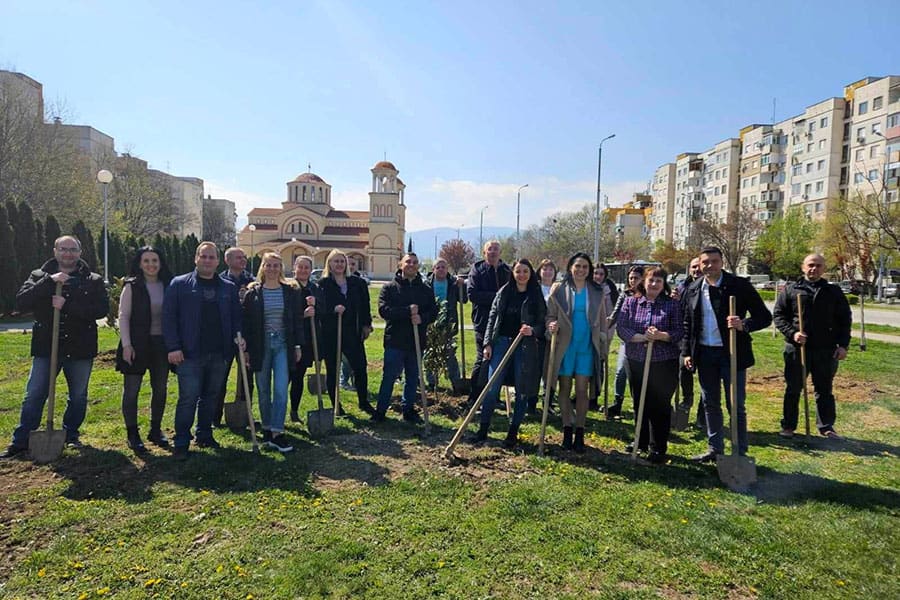 Белла България с инициатива за засаждането на 30 магнолии в Тракия