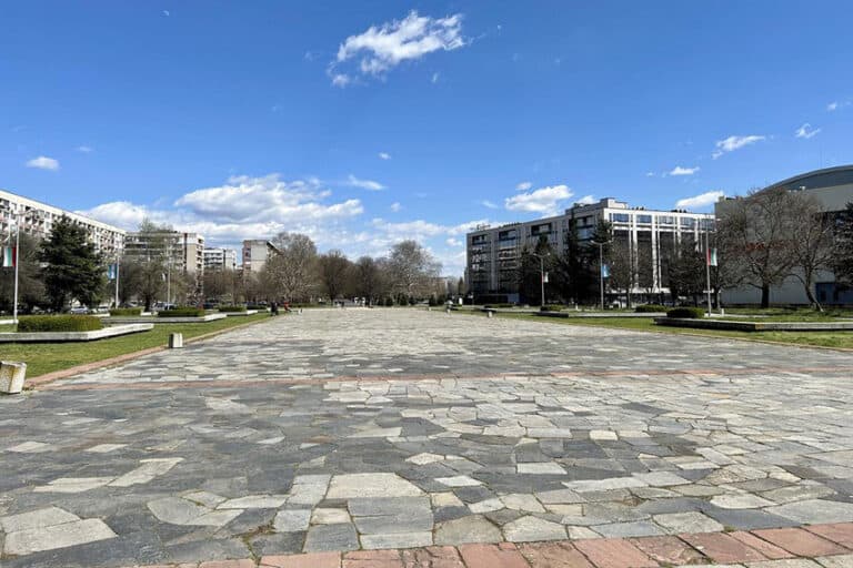 Превръщат площада пред Братската могила в зона за култура