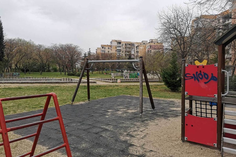 Две люлки от две детски площадки в Тракия бяха откраднати през последните дни