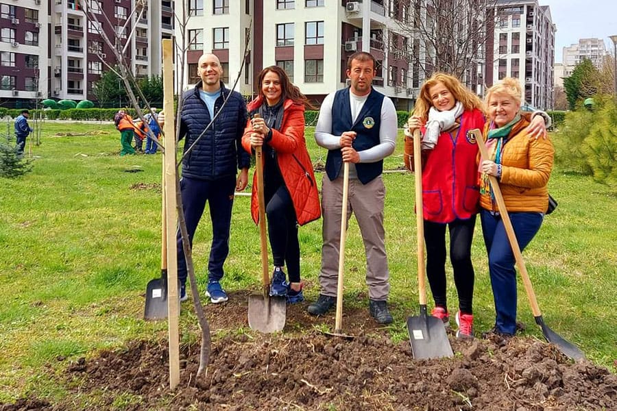 Лайънс клуб Филипополис засадиха 30 медоносни дръвчета в Тракия