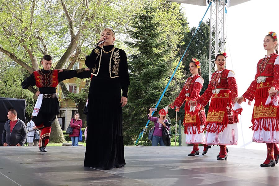 Николина Чакърдъкова с празничен концерт на площада пред Община Пловдив
