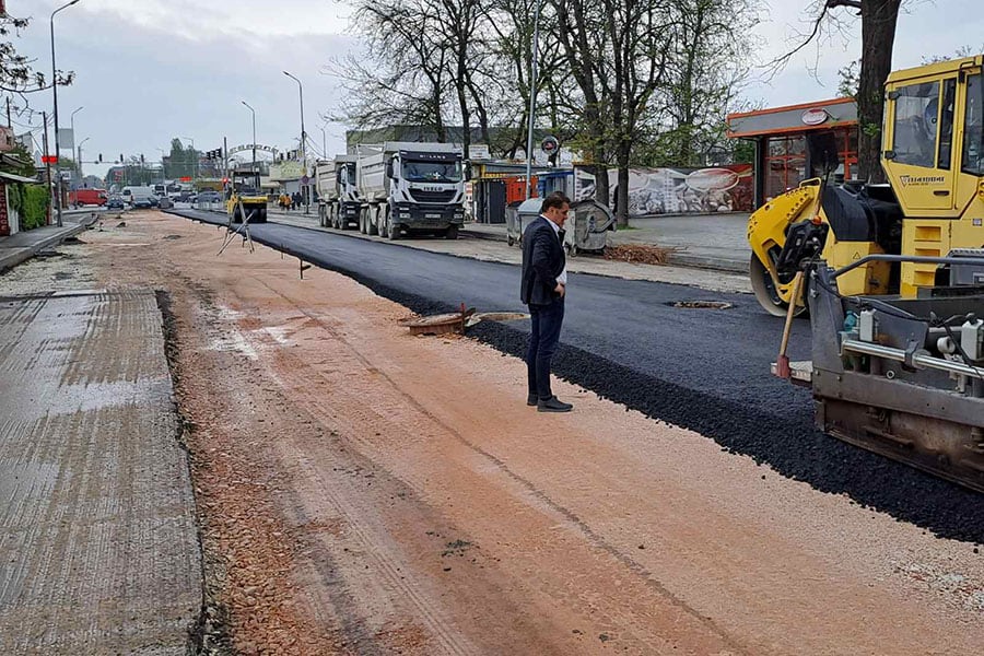 Заради дъждовното време асфалтирането на Брезовско шосе ще се забави