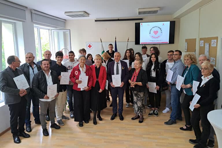БЧК - Пловдив награди доброволци и кметовете на пострадалите от наводнението села