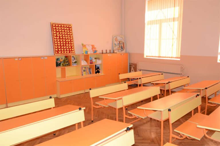 Правят проверка на училище в Пловдив, заради писани оценки на починала ученичка