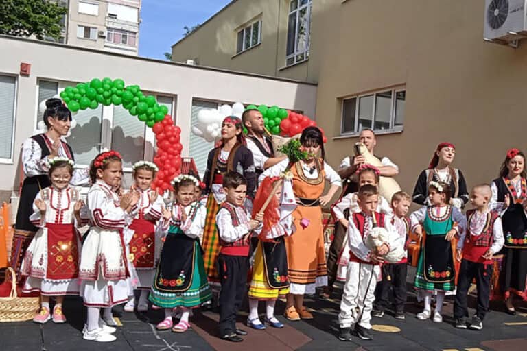 Децата от детска градна Албена представиха спектакъла Българка