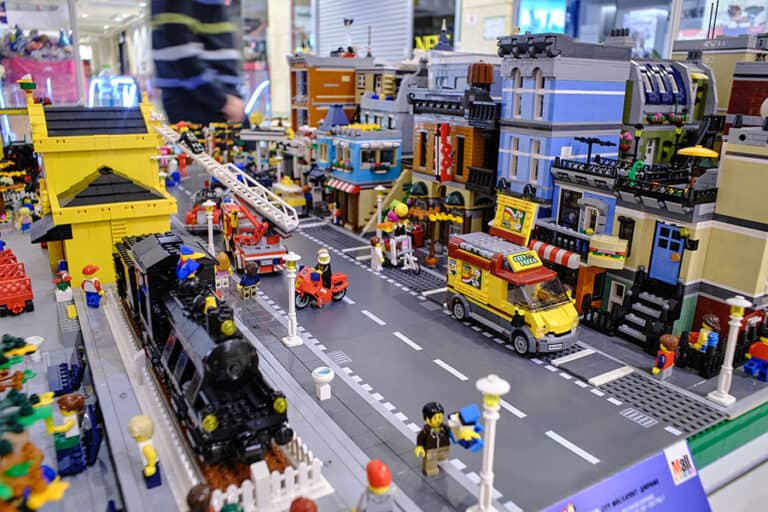 Колекционери представят Лего град на FIRST® LEGO® League в Пловдив