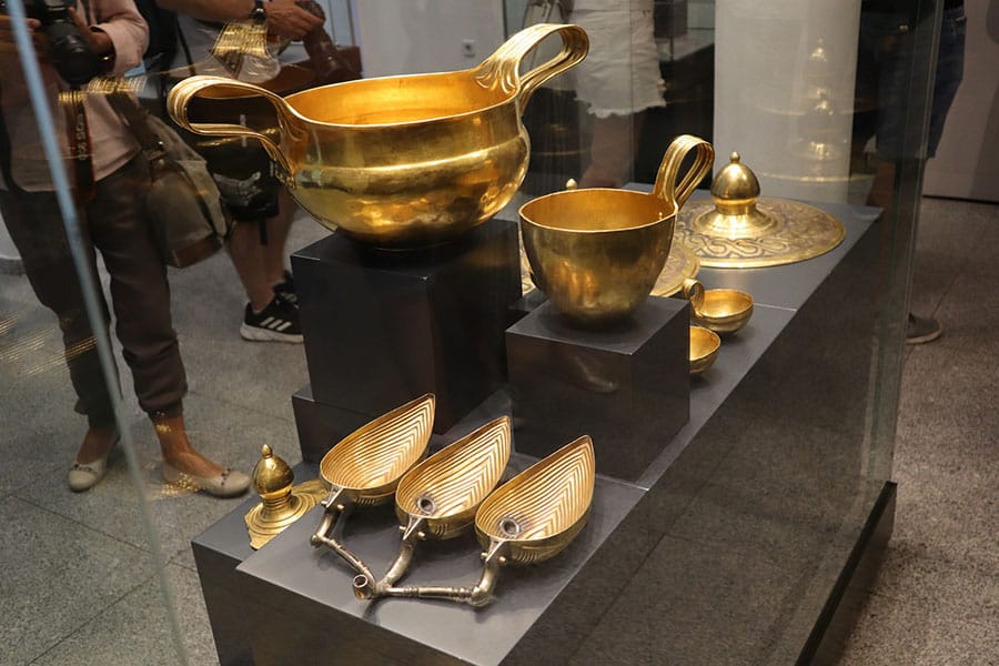 Археологичaеският музей показва 13 златни съда от Вълчитрънското съкровище