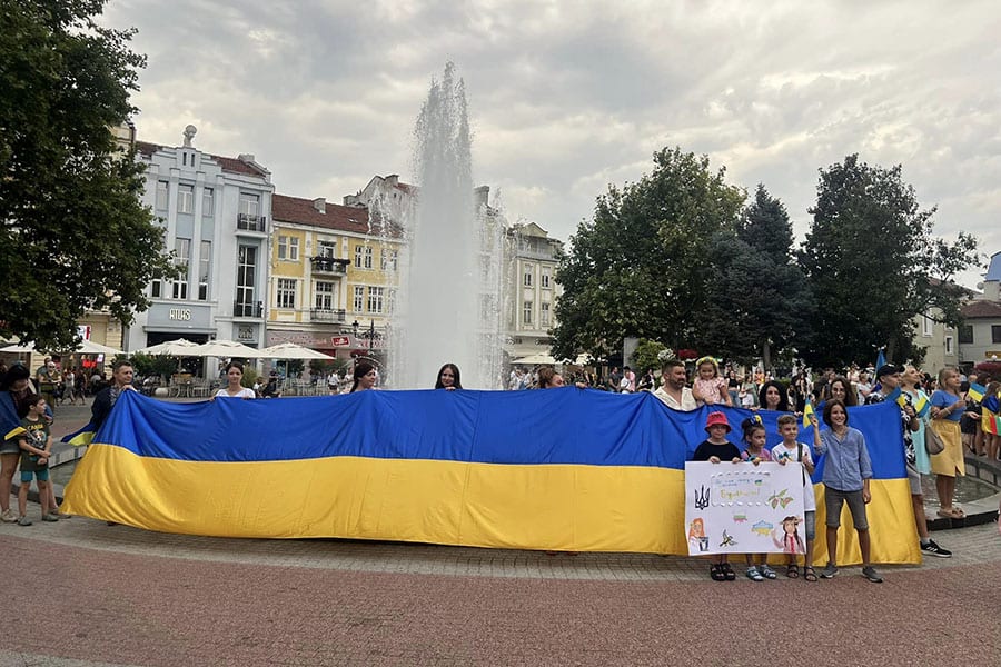Десетки украинци в Пловдив се включиха в мирно протестно шествие