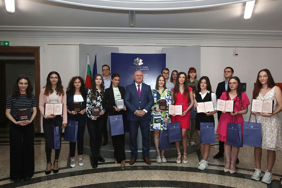 Петима пълни отличници от Пловдив получиха отличие Национална диплома