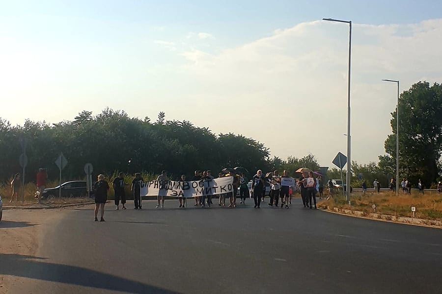 Протест на близки и приятели на убития Димитър Малинов затвори пътя Пловдив - Пазарджик