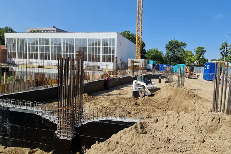 Кметът Здравко Димитров посети строежа на новия плувен комплекс с 50-метров басейн