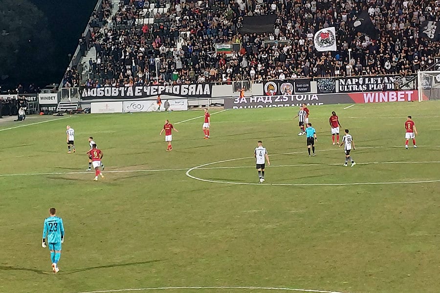 ЦСКА победи Локомотив Пловдив с 2 на 0 в гостуването си на стадион Лаута