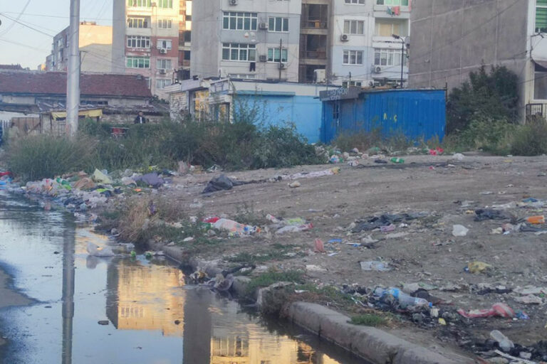 Столипиново продължава да тъне в боклуци, въпреки тиражираните акции на Общината