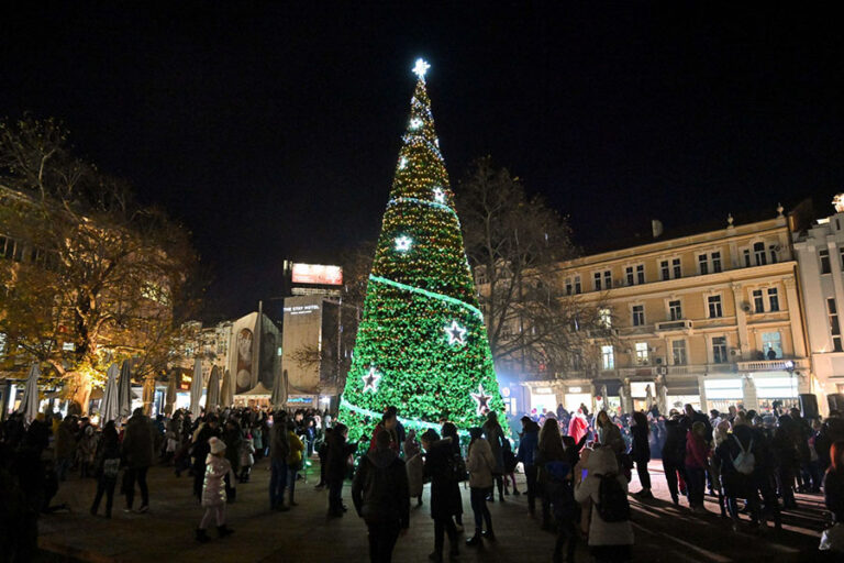 Коледна елха в Пловдив, светлини