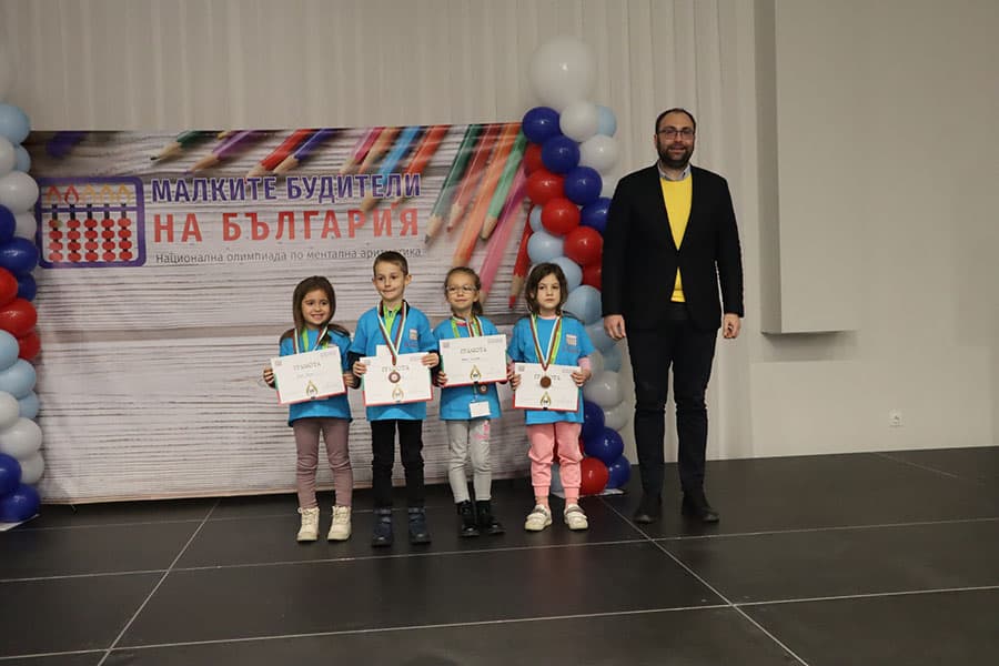 Наградиха победителите в олимпиадата по ментална аритметика, която се проведе в Пловдив