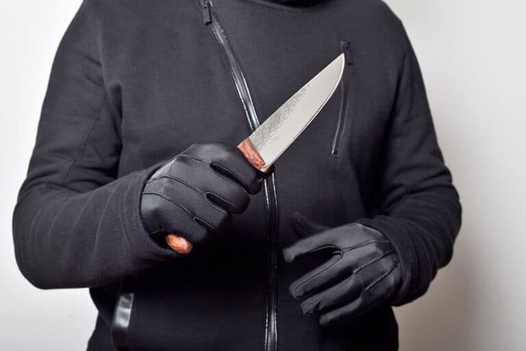 Нападение с нож