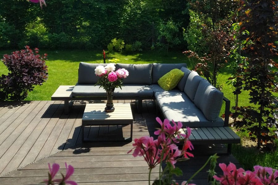 Последни тенденции в дизайна на градински мебели - как да направите двора си модерен и удобен 4