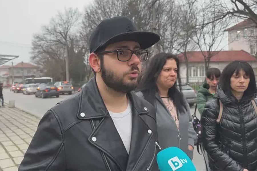 Родители излязоха на протест срещу ръководството на пловдивското училище Тодор Каблешков