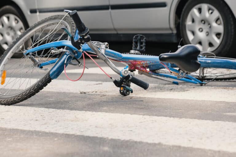 65-годишен велосипедист е с опасност за живота след катастрофа на бул. Шести септември