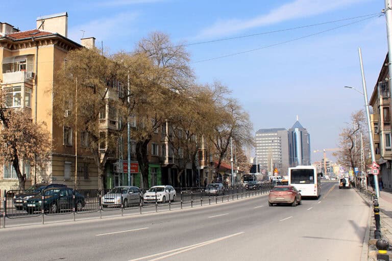 Сменят с нови оградните пана на бул. Цар Борис III Обединител в Пловдив