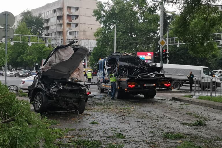 Двама младежи загинаха при жестока катастрофа тази нощ в Пловдив 3