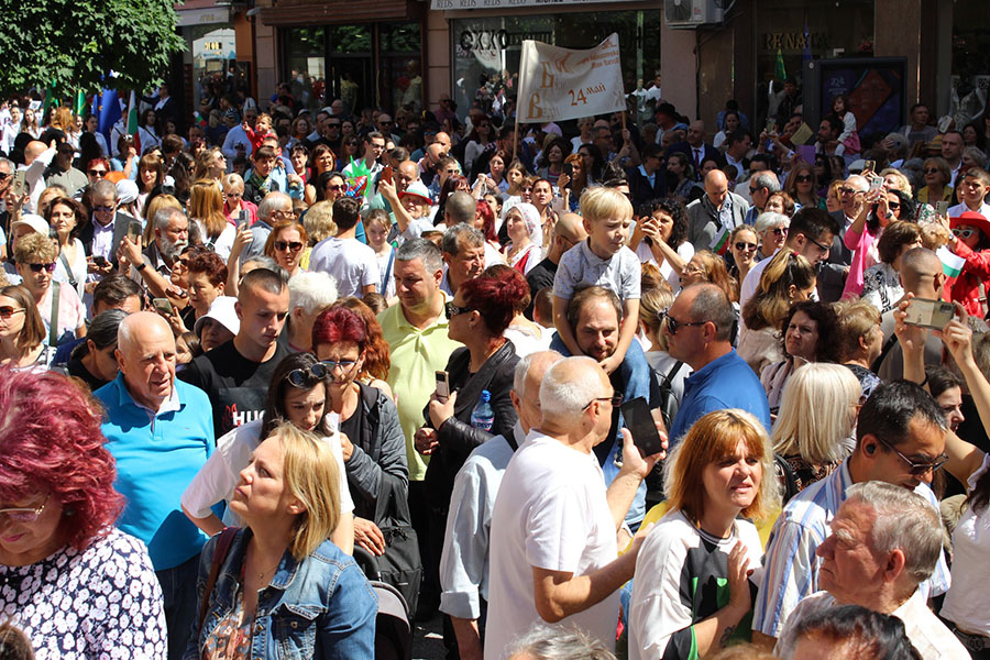 Стотици граждани се включиха в честването на Деня на Светите братя Кирил и Методий