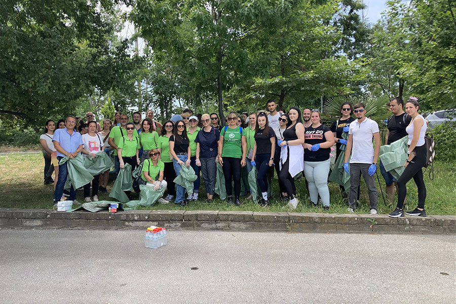 Институции и студенти почистиха отпадъците в Ловния парк в Пловдив