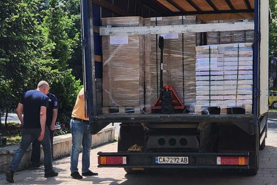 Под охрана в Областна администрация Пловдив пристигнаха 1 180 500 хартиени бюлетини