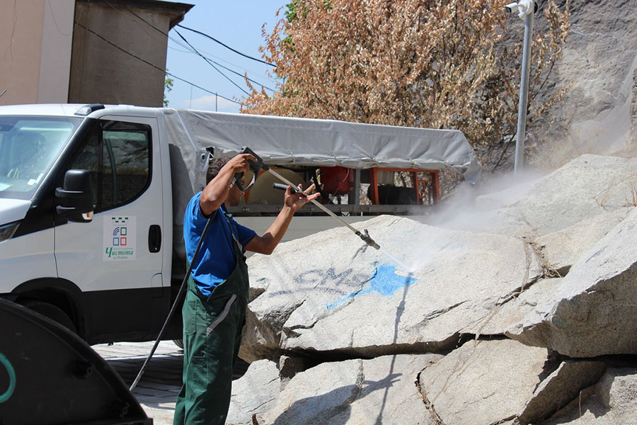 „Чистота“ демонстрира нова технология за отстраняване на графити в Пловдив