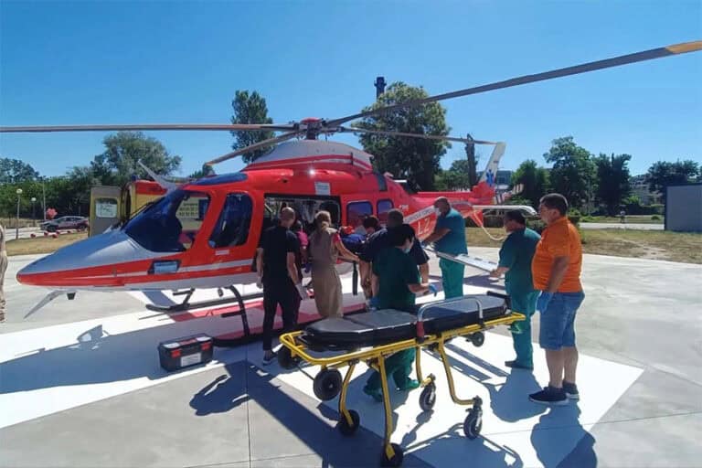 УМБАЛ “Свети Георги” прие по спешност транспортиран с хеликоптер на HEMS пострадал турист