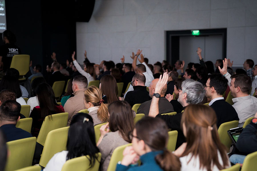 Как да управляваме парите си в несигурни времена: ключовите изводи от InvestPRO Conf Как да управляваме парите си в несигурни времена: ключовите изводи от InvestPRO Conf 2