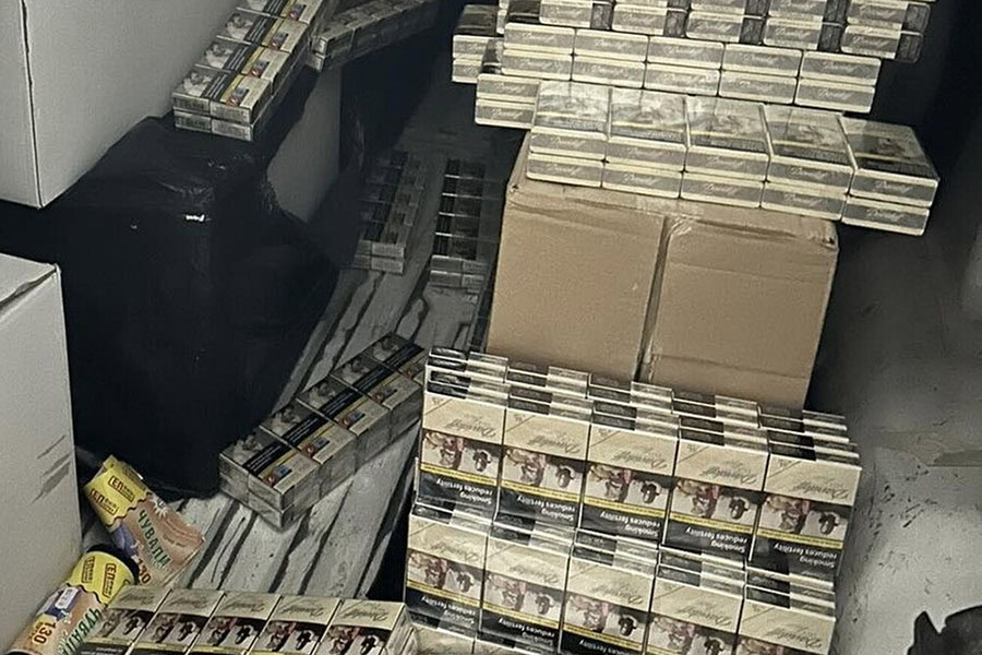 Разбиха склад за контрабандни цигари в Пловдив, двама са задържани