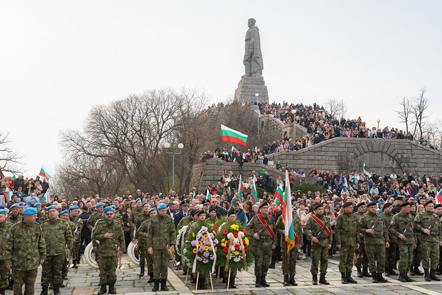 Пловдив отбеляза 148 години от Освобождението с молебен и военен ритуал